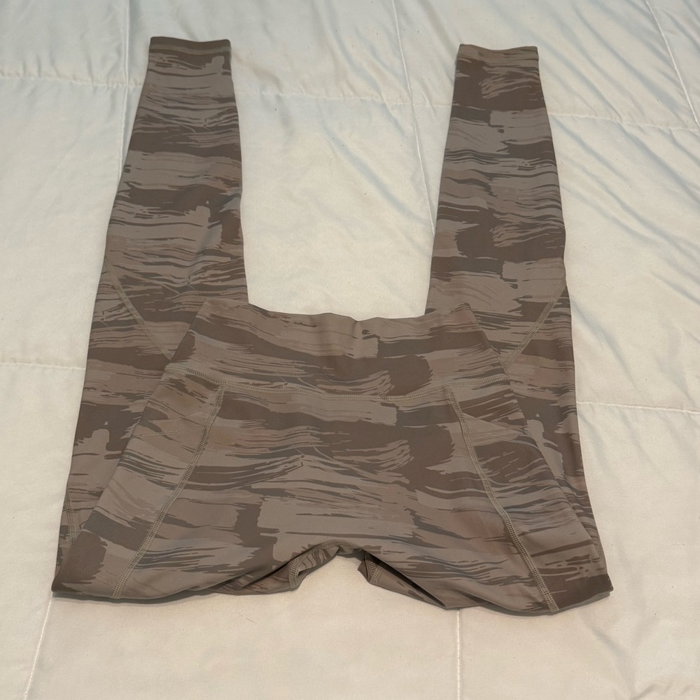 Alphalete Surface Pocket Leggings - Picture 2 of 12